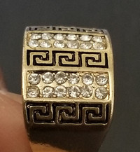 NEW! Mens Gold plated crystal Rings. Bague pour Hommes neuf.