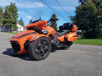 My wife bought the bike new in 2019 The Spyder is in great condition and it has lots of extras. Ulti...