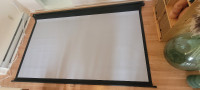 Videoprojecteur avec écran et kit de montage au plafond