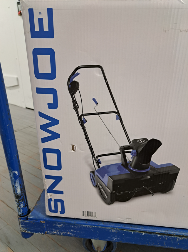 GET THE SNOW JOE SJ626E TO HELP YOU CLEAR THE WAY!! in Snowblowers in City of Toronto - Image 5