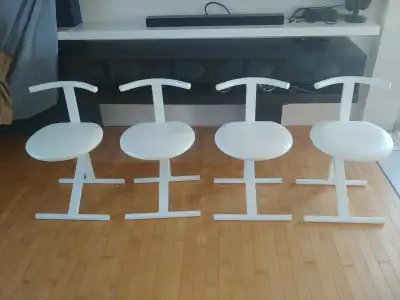 DEUX BANCS DE COMPTOIR, View more