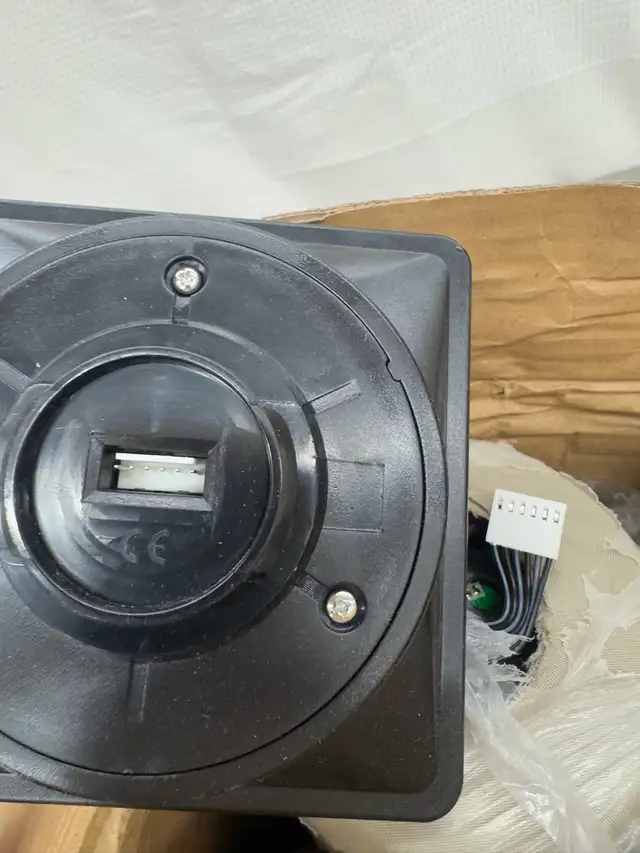 6.5 x 10 ft Patio Umbrella With LEDs  in Patio & Garden Furniture in Hamilton - Image 11