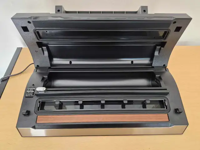 Liwunon Vacuum Sealer in Processors, Blenders & Juicers in Mississauga / Peel Region - Image 2