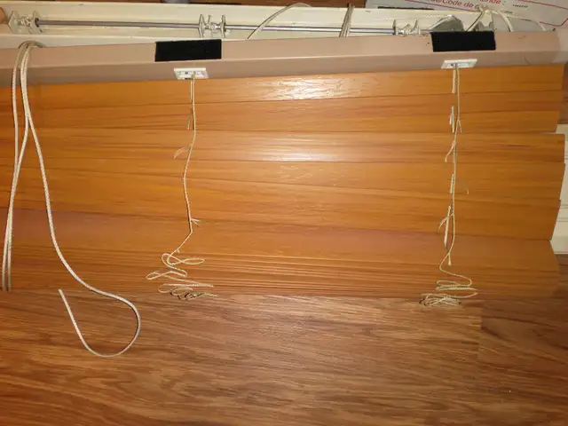 Stores imitation bois / Venitian Stores - Make an offer in Windows, Doors & Trim in Longueuil / South Shore - Image 2