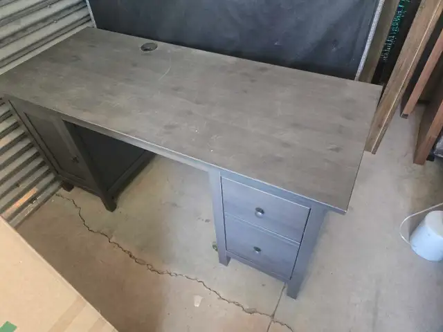 Wood desk with drawers and cabinet in Desks in Markham / York Region - Image 4