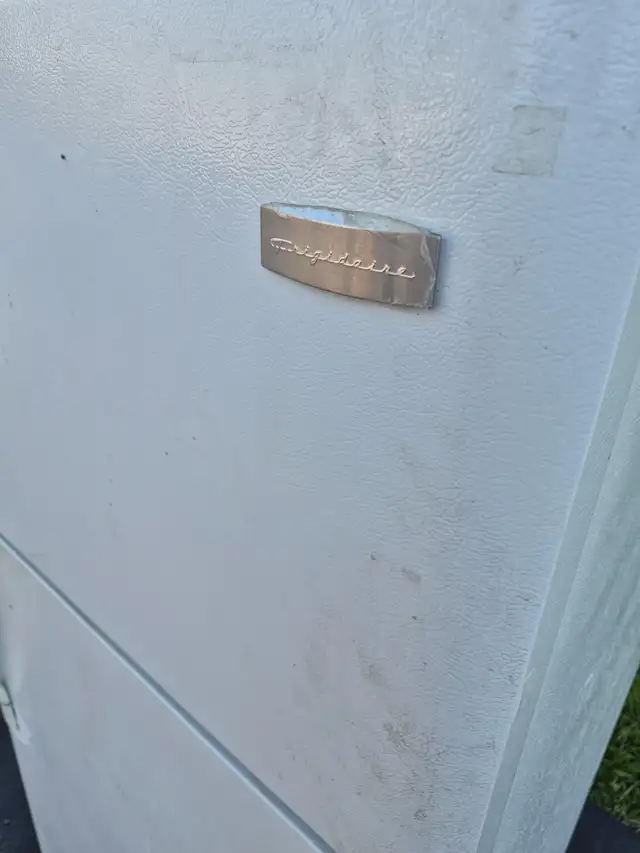 CHEAP fridge white top freezer Frigidaire 30'' in Refrigerators in Oakville / Halton Region - Image 11