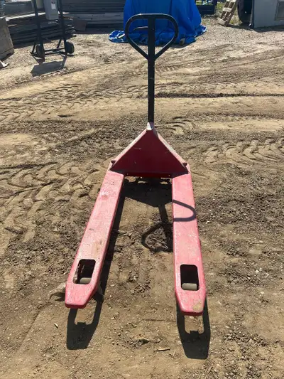 Westward PT2748E Manual Hydraulic Pallet Jack – 2,000 kg Cap, View more