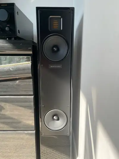 MartinLogan Motion 20 Floorstanding Speakers – Excellent Condition Selling a pair of MartinLogan Mot...