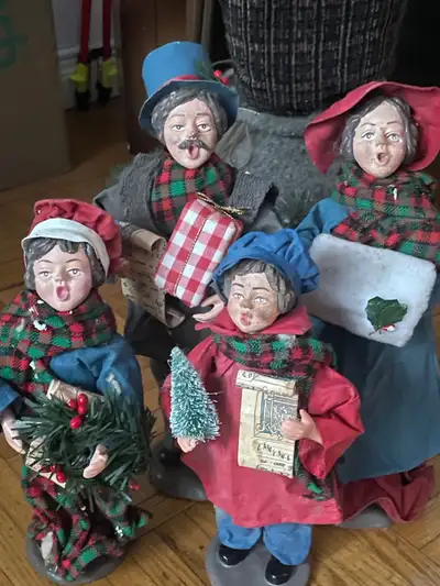 Vintage-style Christmas caroler figurines