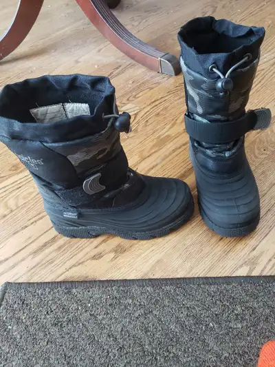 Boys size 3 winter boots, View more