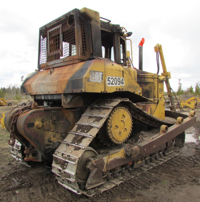 Parting Out 1990 Caterpillar D6H Dozer in Other in 100 Mile House - Image 2