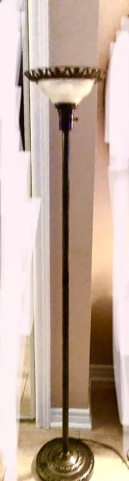 Gorgeous Standing Floor Lamp in Indoor Lighting & Fans in Markham / York Region - Image 9