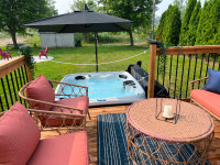 Sunny Villa Cottage w/ Hot tub + Fire Pit & Volleyball net!