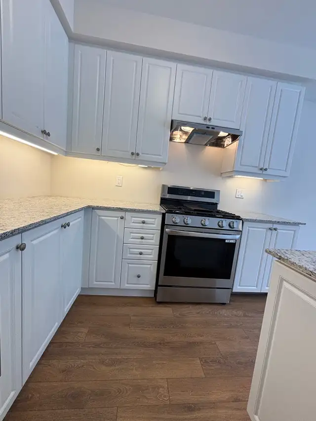 4 Bedrooms 2.5 washrooms - Semidetached in Long Term Rentals in Oakville / Halton Region - Image 4