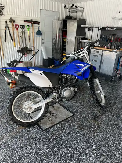 Yamaha TTR 230 2020 En parfaite condition, pratiquement neuf. Presque jamais utilisé, il dort dans l...