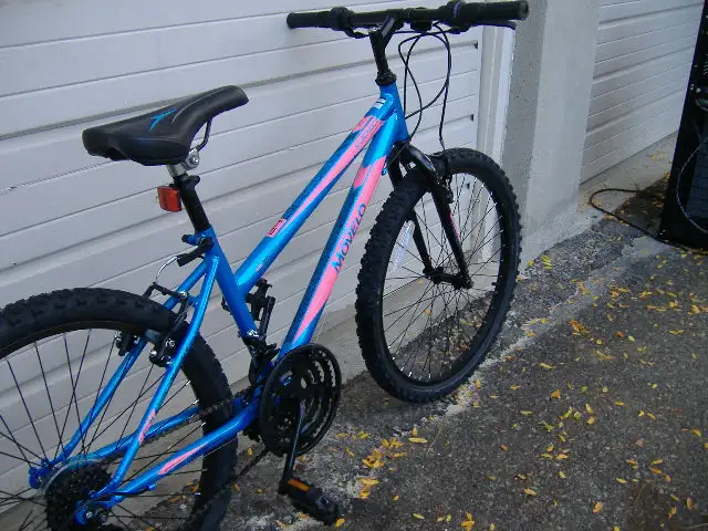 MOVELO 24" MOUNTAIN BIKE 18 SPEED NICE SHAPE in Mountain in Kitchener / Waterloo - Image 4