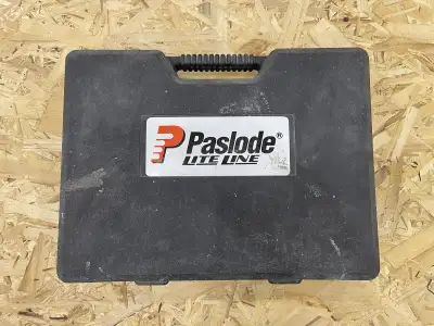 Paslode Lite-Line 18 Gauge Brad Nailer in good condition. Located in Forest Lawn.