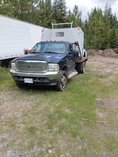 2003 F550 XLT, 2WD, has flat deck as well as service deck, just had HPop done, new injectors last fa...