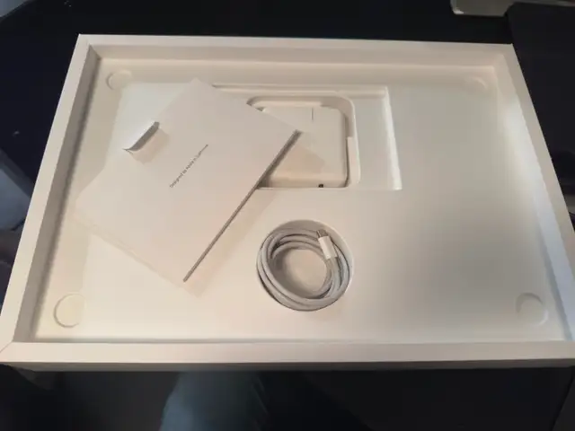 2019 MacBook Pro 16'' MINT in Laptops in City of Montréal - Image 10