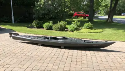 Modèle Looksha, kayak de tourisme avec gouvernail. Peu utilisé, comme neuf (entreposé à l’intérieur...