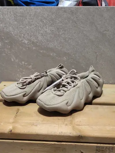 Yeezy 450 us size 6, View more