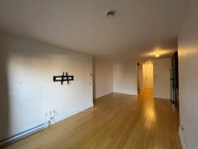 2 Floor Condo Apartment w/ Private Roof Top Terrace –MUST SEE in Long Term Rentals in City of Montréal - Image 4