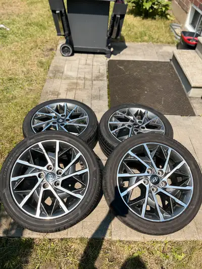 Summer tires and rims for Hyundai Elantra luxury model 2020.Tire size is 225/45R17, Original Alloy w...