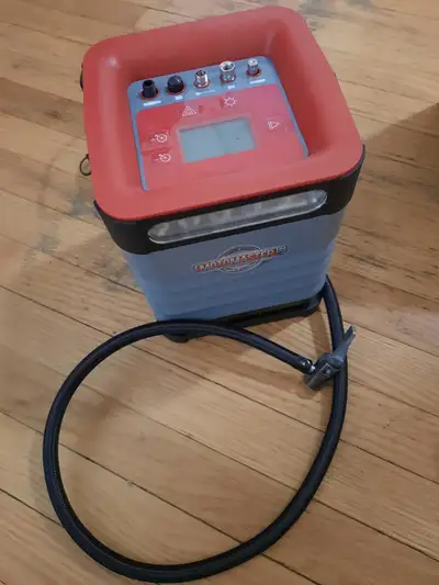 SELLING A BRAND NEW MOTORMASTER JACK - And MOTORMASTER DIGITAL COMPACT INFLATOR BOTH FOR $50