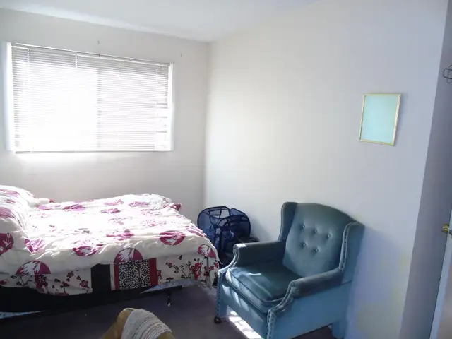 Room near Rundle Train Station NE and Mall62864754585986121