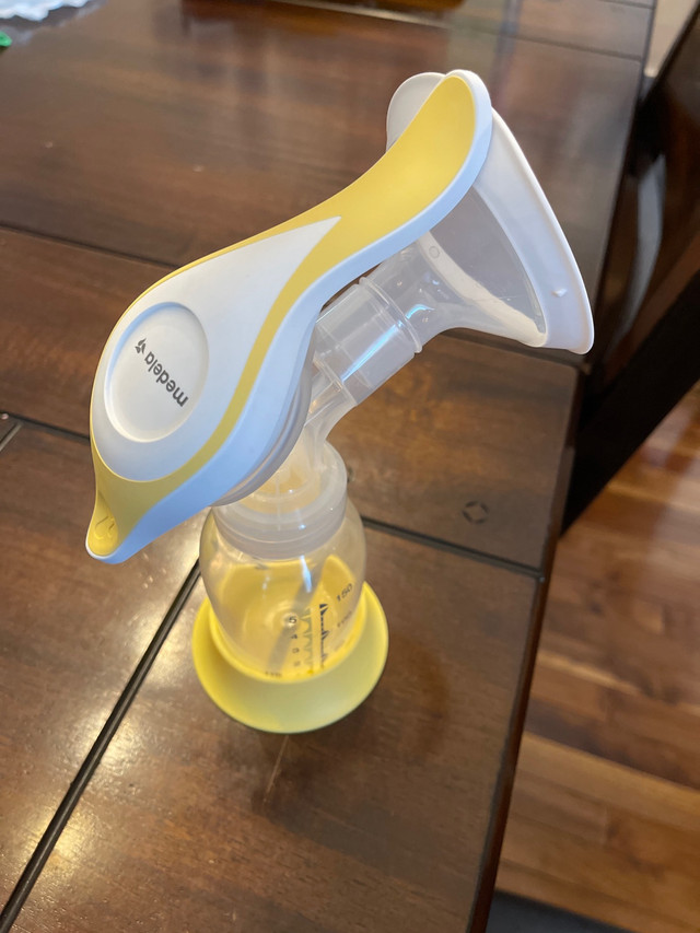 Philips Avent double electric breast pump + medela + haakaa in Feeding & High Chairs in Calgary - Image 2