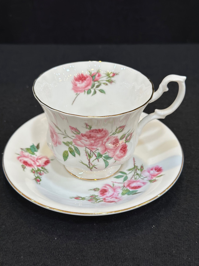 Royal Albert hand painted large rose tea cup & saucer  in Kitchen & Dining Wares in Oakville / Halton Region - Image 2