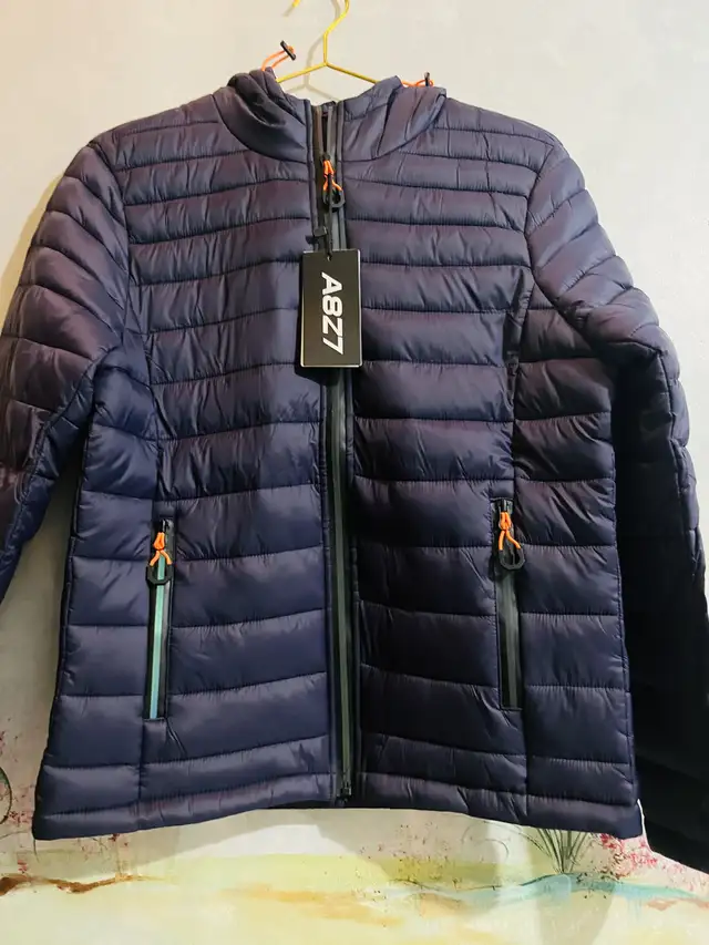 Men’s Hooded/ Puffer Jacket! Size M in Men's in Mississauga / Peel Region - Image 6