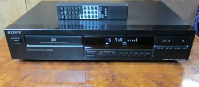 Asian/US version with all-Sony chipset; the giants killer CD player. Hard to find in Canada. NICE, C...