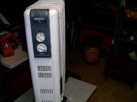 FOR SALE ELECTRIC HEATER USED BUT WORKS GREAT