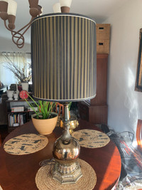 BEAUTIFUL VINTAGE ( 1960’S ) TALL TABLE LAMP ! MINT CONDITION !