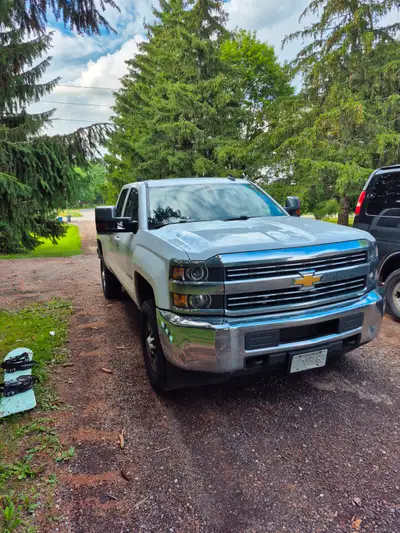 2016 Chevrolet 2500 6L gas 240000km Bought new in 2017 19000 obo