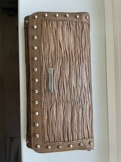 Burberry wallet kijiji hotsell