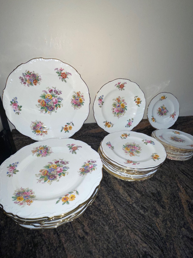 Fragrance Coalport Bone China Set in Arts & Collectibles in Edmonton - Image 2