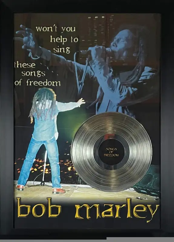 Large Glass framed pictures in Home Décor & Accents in Hamilton - Image 7