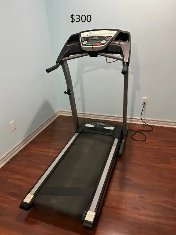Treadmill in Exercise Equipment in Oakville / Halton Region - Image 4
