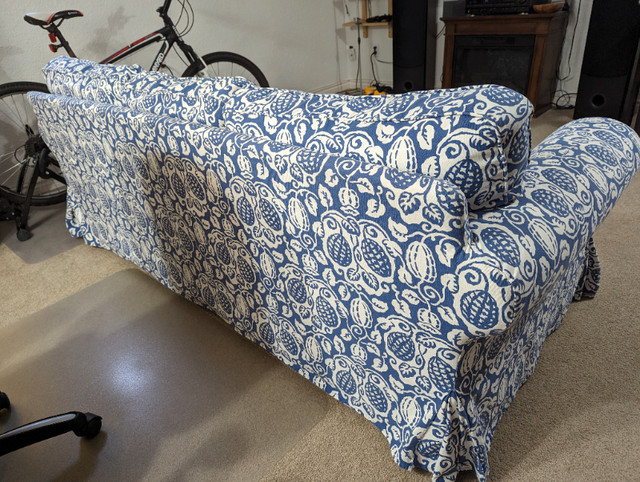Ikea 3 seater fabric sofa in Couches & Futons in Markham / York Region - Image 4