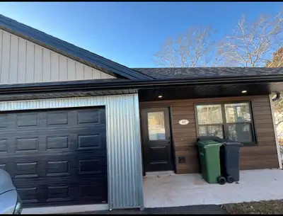 2 Bedroom 1 car garage Townhouse in quiet neighbourhood