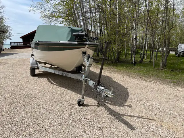 Crestliner Sportangler 17.5 ft with 115 mercury Optimax for sale in Powerboats & Motorboats in Saskatoon - Image 4