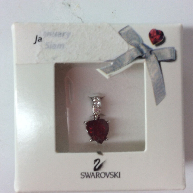 Swarovski Crystal Birthstone Siam Red Heart Pendant dans Bijoux et montres  à Région d’Oshawa/Durham - Image 2