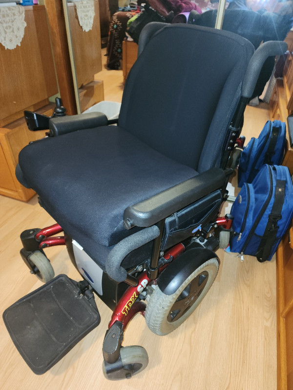 Like new electric wheelchair in Health & Special Needs in Thunder Bay