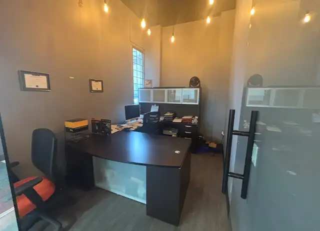 Downtown Commercial Automotive Lease Space in Commercial & Office Space for Rent in Vancouver - Image 10