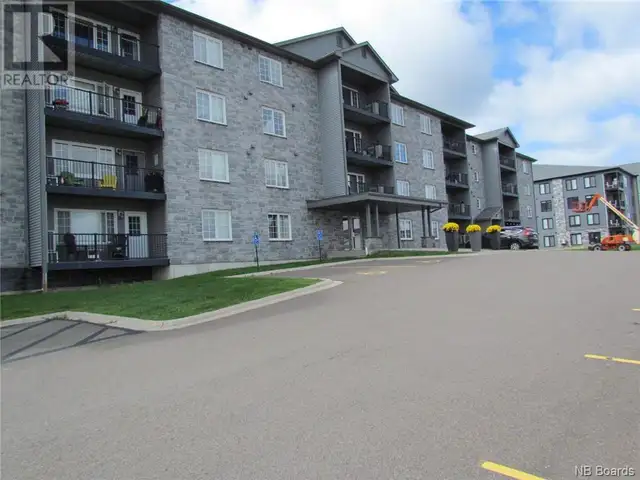 2 Bed apartment/condo with balcony, den and underground parking in Long Term Rentals in Fredericton - Image 2