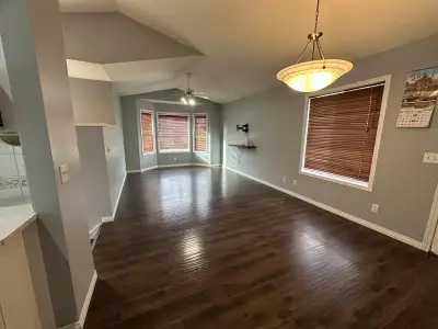 A beautiful, spacious and well-laid out 3 bed 2 bath house for rent at the family-friendly community...