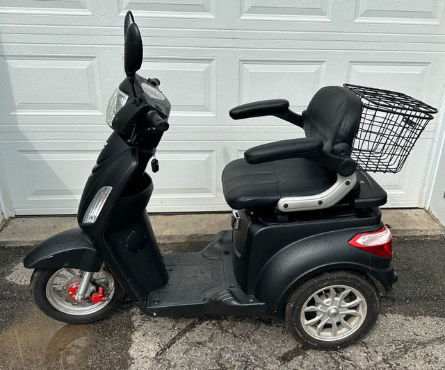 Tripoteur Freedom Plus - Scooter électrique dans Santé et besoins spéciaux  à Laval/Rive Nord - Image 4
