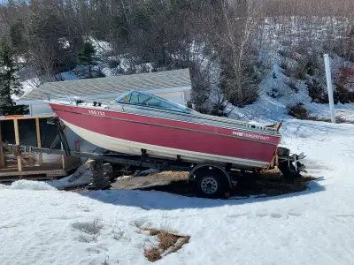 Ce Bateau ThunderCraft est en bonne condition. Il est parfait pour une journée sur l'eau. Si l'annon...